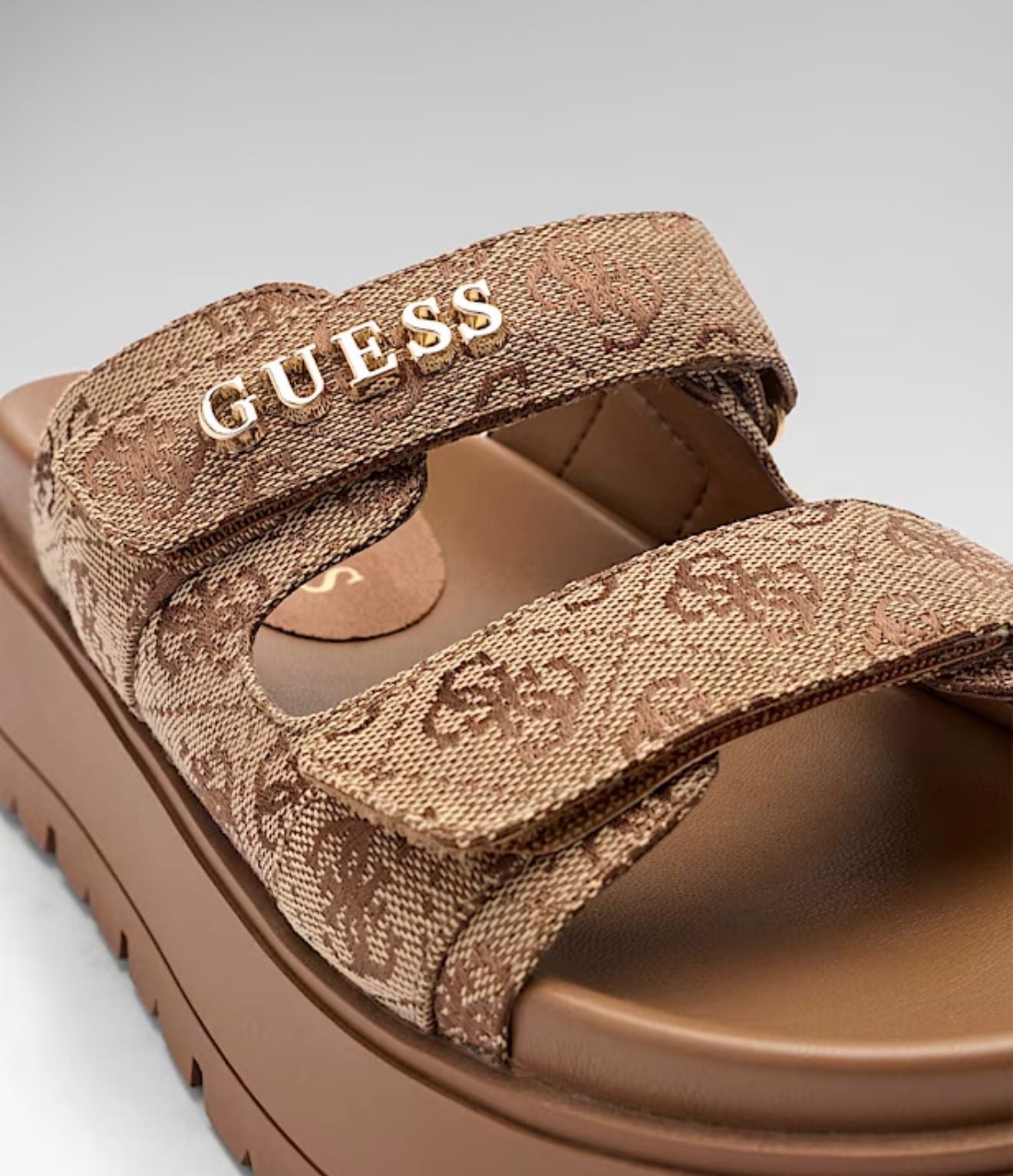 Sandali guess