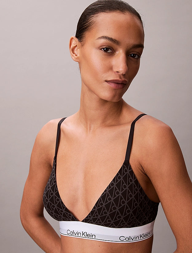 REGGISENO CALVIN kLEIN